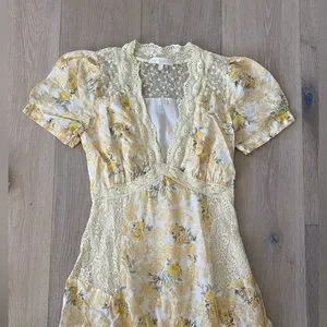 【LOVESHACKFANCY】 Tink lace-trimmed maxi dress ミニドレス Tink Dress by LoveShackFancy | Rent the Runway